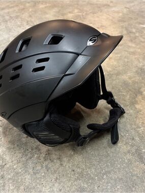 SMITH Matte Black Ski/Snowboard Helmet